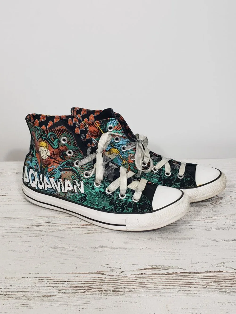 DC Comics  Aquaman  Graphic Art Super Hero Hi-Top Converse  Men's 9 Women's 11